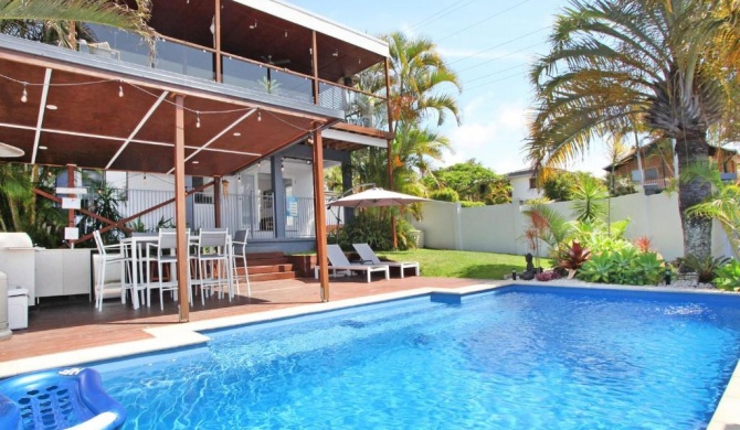 Five Bedroom Home at Alex beach air conditioning pool and pet friendly
