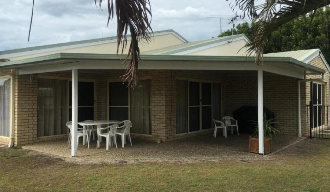 Private Canal Duplex with Pontoon - Oleander Drive, Bongaree