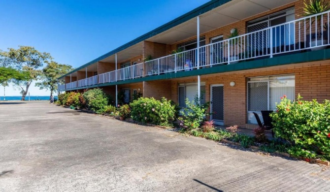 Comfy Ground Floor Unit opposite waterfront! Welsby Pde, Bongaree