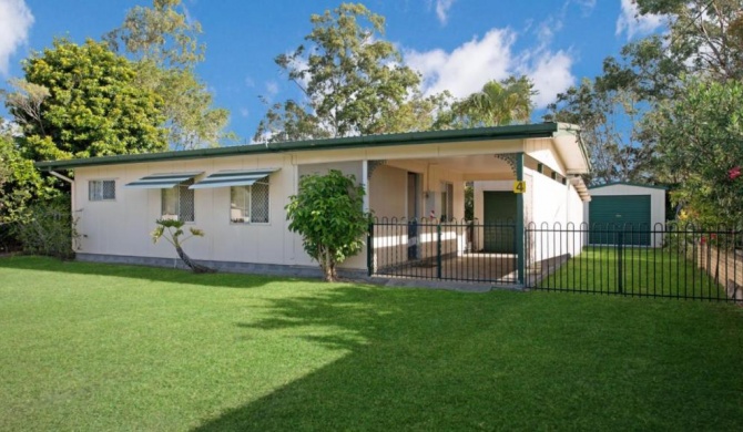 Lowset, pet friendly cottage - Sunset Ave, Bongaree