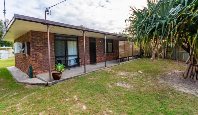 Pet friendly lowset home with room for a boat, Wattle Ave, Bongaree