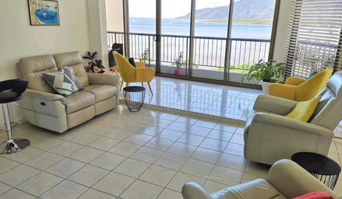 Cairns Ocean View Apartment in Aquarius