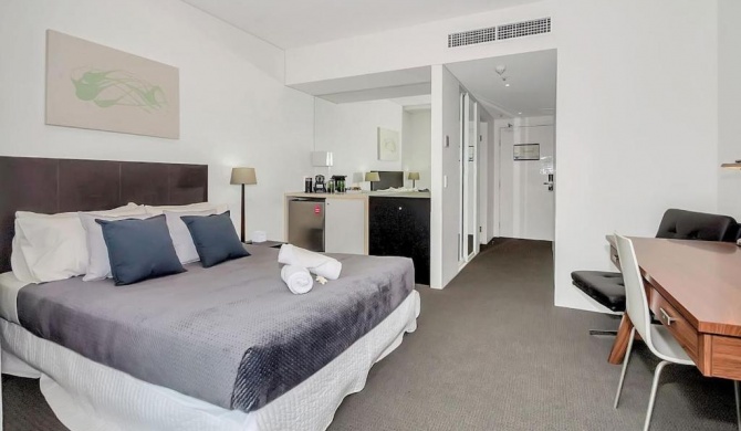 Privately owned Hotel Room by Cairns Marina 222