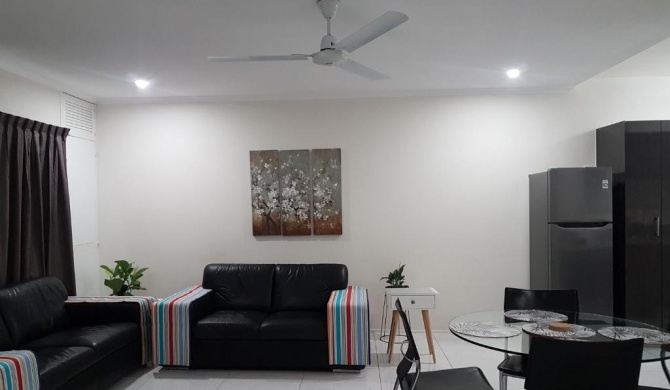 Cairns Prime Location Esplanade Self contained Apartment with Wifi