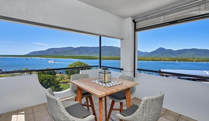 Belle Escapes - Luxury Cairns Penthouse with Ocean Views "903"