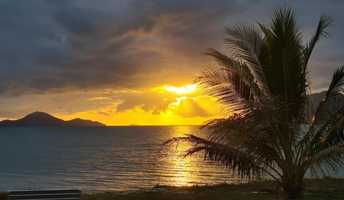 Cardwell Beachfront Motel