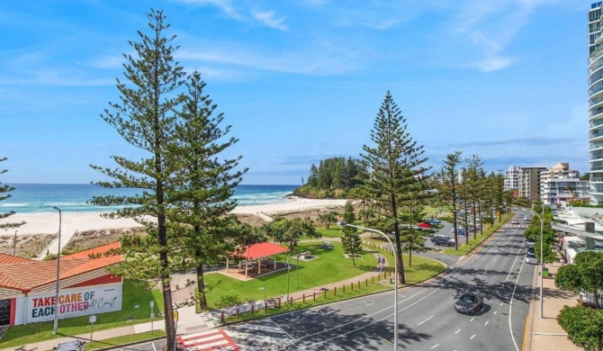 Calypso Plaza Resort Unit 462 - Penthouse style apartment Beachfront Coolangatta