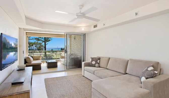 Kingston Court unit 3 - Beachfront unit easy walk to clubs, cafes and restaurants