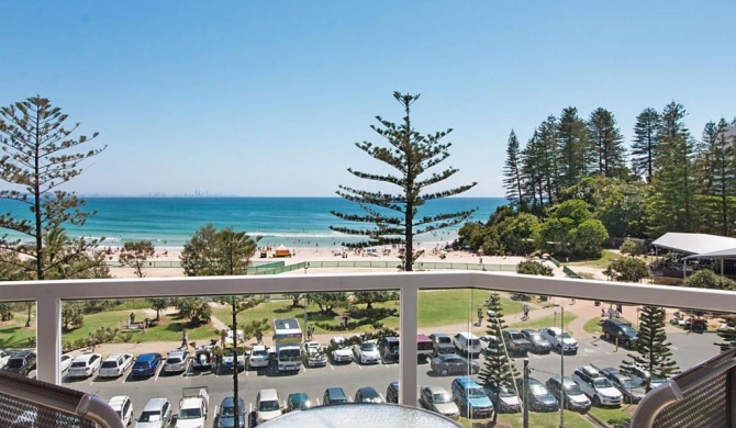 Kooringal unit 17 - Panoramic ocean views from this 5th floor apartment