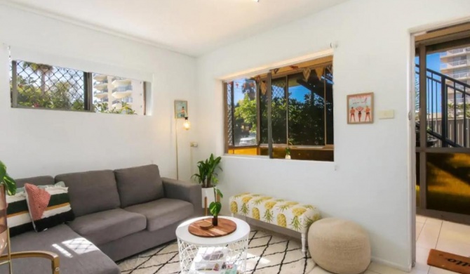 Modern 2 Bedroom Ground Floor Beach Pad In Coolangatta