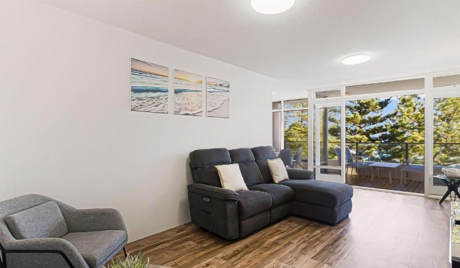 Rainbow Pacific Unit 15 - Great value 2 bedroom beachfront unit in Rainbow Bay Coolangatta