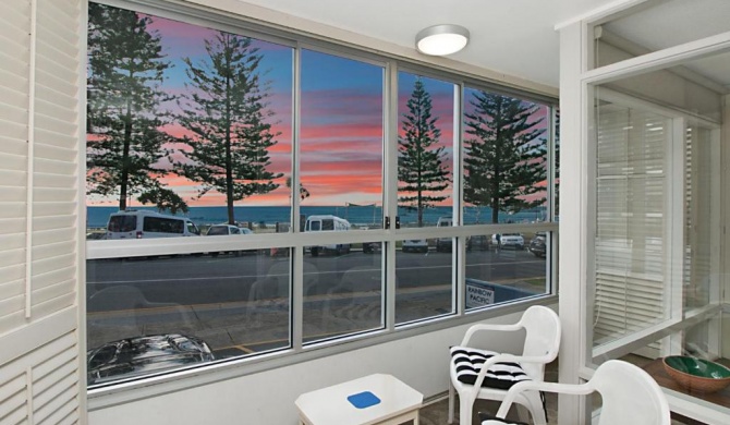 Rainbow Pacific Unit 2 - Right on the beach in Rainbow Bay Coolangatta Gold Coast