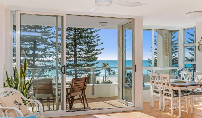 Rainbow Pacific unit 8 - Great value unit right on the beachfront Rainbow Bay Coolangatta with WiFi