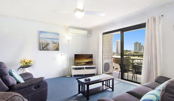 Skyline Unit 12 - Central location overlooking Coolangatta