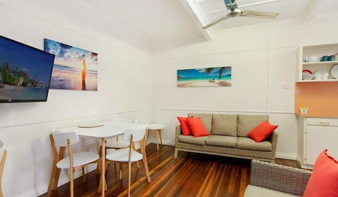 Tondio Terrace Flat 3 - Pet Friendly, neat and tidy flat, easy walk to the beach