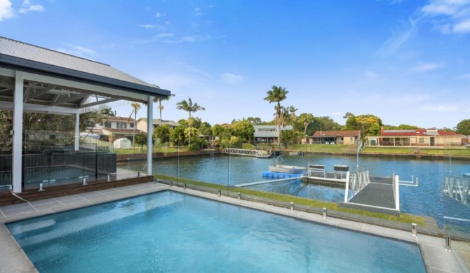 IDYLLIC WATER FRONT HOUSE