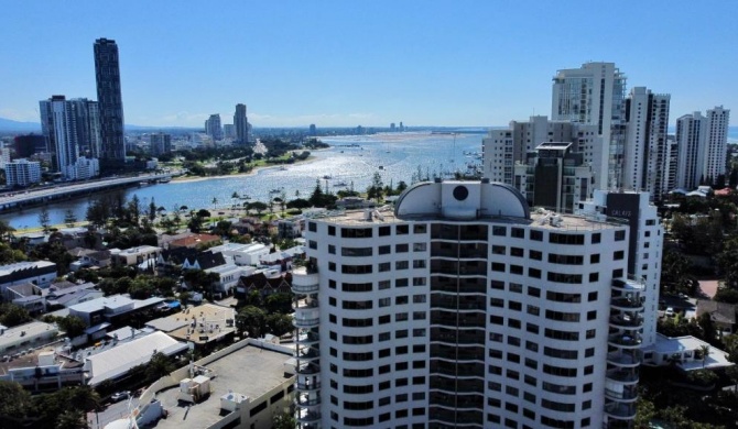 "The" Meriton On Main Beach