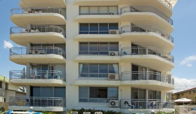 Oceanside Resort - Absolute Beachfront Apartments