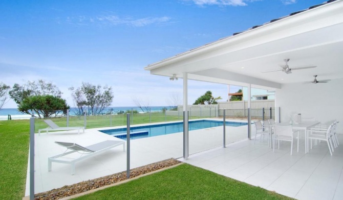 Sentosa on Tugun - Beachfront 5 Bedroom