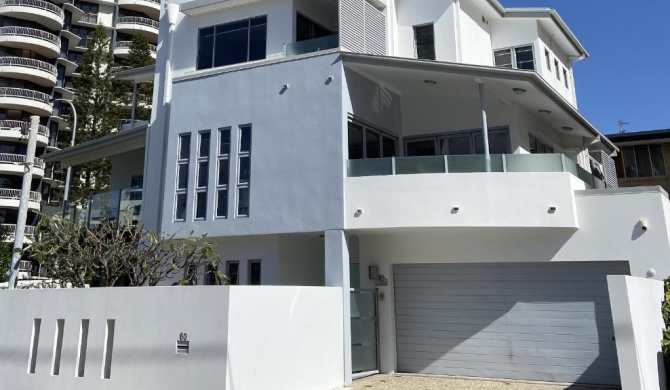 Villa Garfield Surfers Paradise