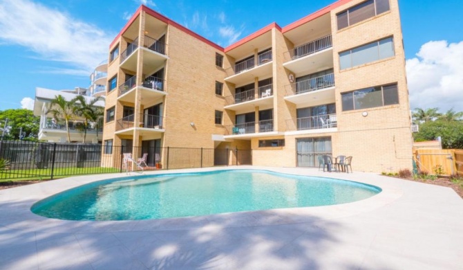 Golden Shores Unit 1, 21 Landsborough Parade