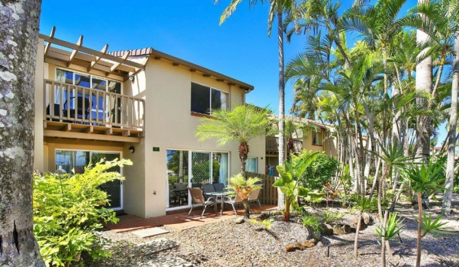 Resort Style - The Oasis Resort Villa 7, 2 Landsborough Pde