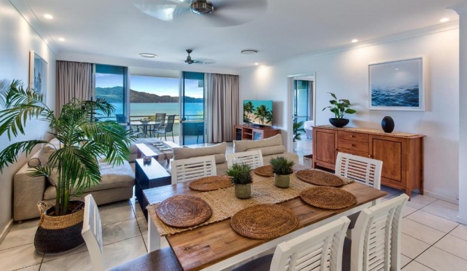 Lagoon Beachfront Lodge 206 on Hamilton Island by HamoRent