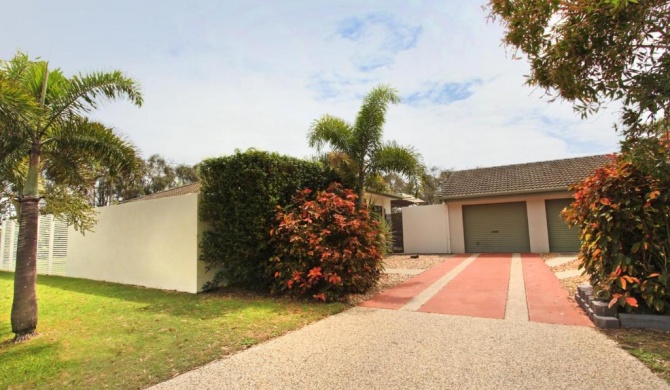 6 Petrie Ave, Marcoola, Pet Friendly, Linen supplied