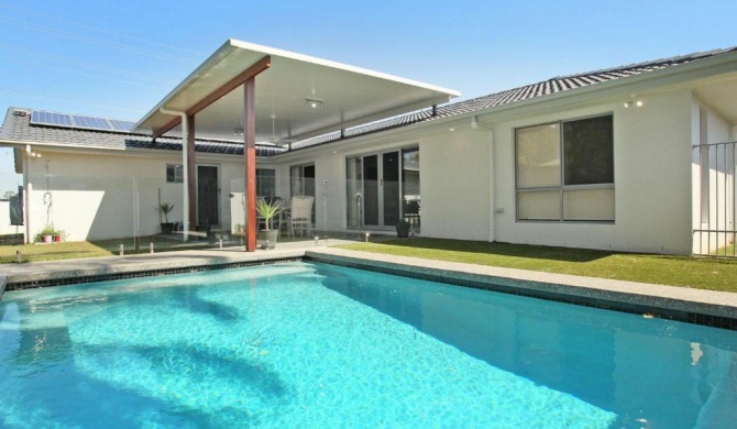Palm 95 - Modern Four Bedroom Home with Pool