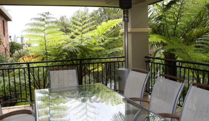 Terrigal Convenience With Indoor Spa and Balcony