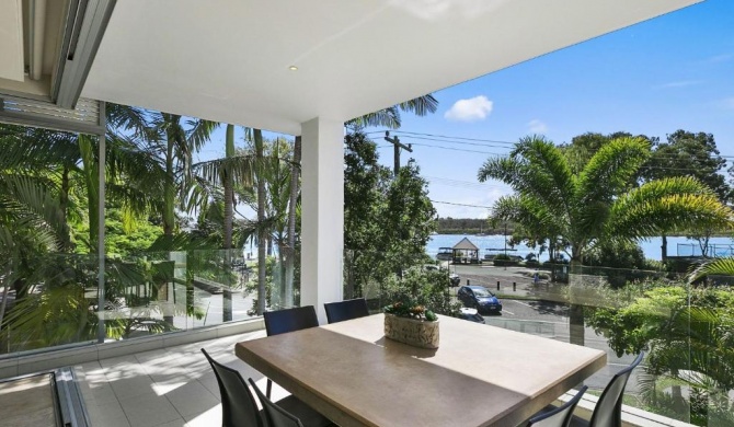 Stunning Riverfront Apartment in Noosaville - Unit 2 Wai Cocos 215 Gympie Terrace