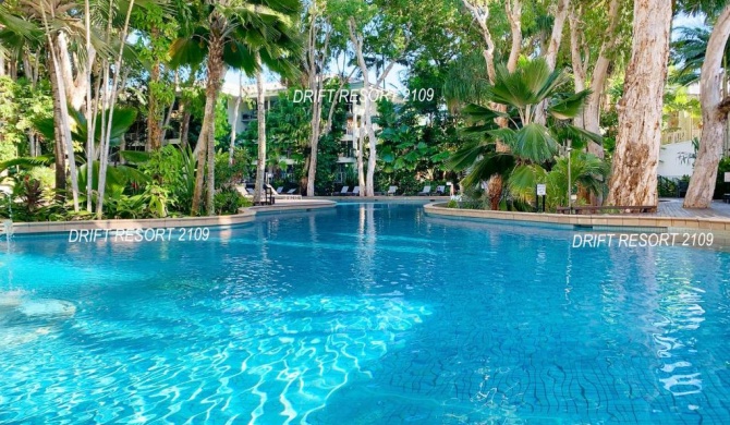 Relax in Palm Cove, Private Apartment Rentals