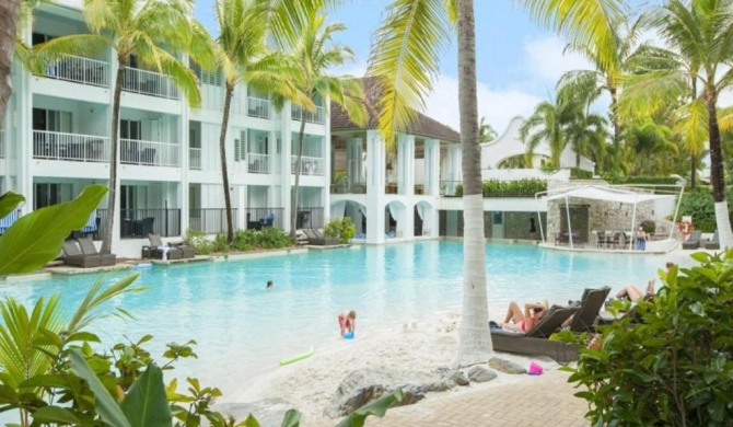 Beach Club Port Douglas Luxury Apartments