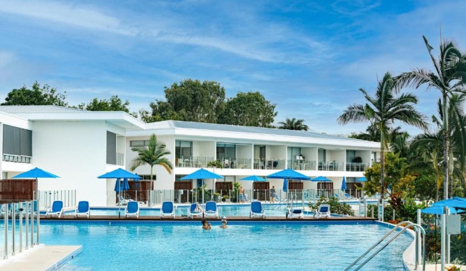 Tropici at Pool Resort