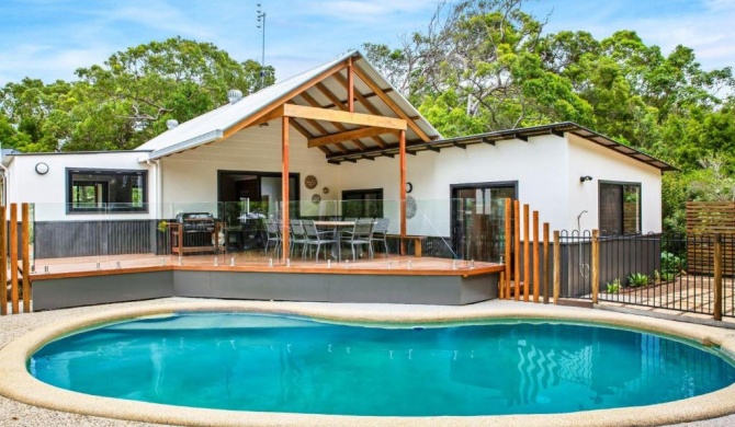 11 Naiad Court - Rainbow Shores, Fantastic Family Retreat, Swimming Pool, 200m to beach, Free Wi-Fi