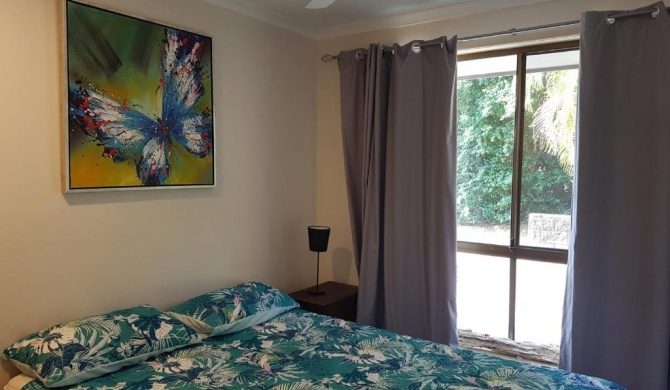 13 Coora Court - Sleeps 6, pool, air con, pets
