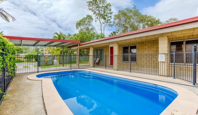 14 Double Island Drive - Rainbow Beach, Large Holiday House with Pool,Pets Welcome, Free Wi-Fi