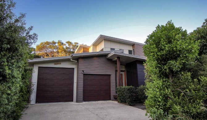17 Naiad Court - Modern, open plan family home with covered outdoor area and double lock-up garage