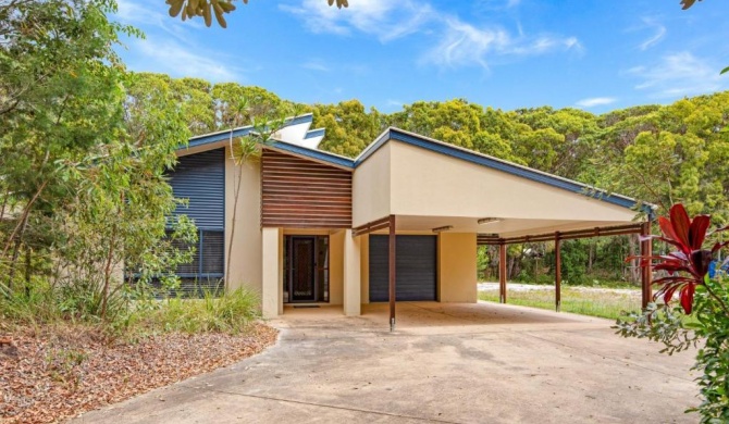 18 Naiad Court - Rainbow Shores, Modern Beach House, Walk to Beach