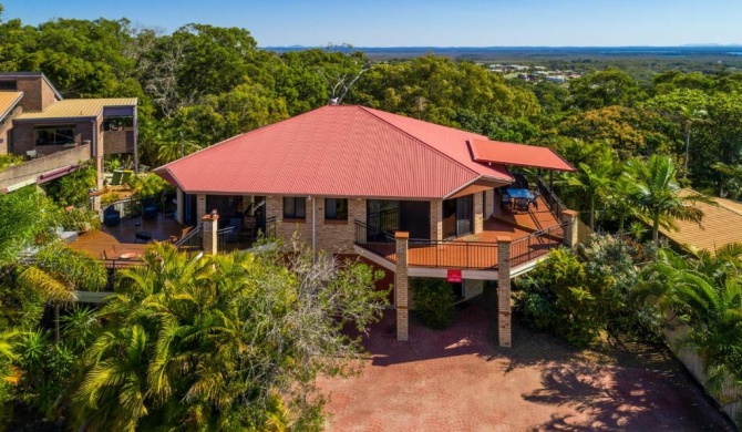 2/80 Cooloola Drive - Comfortable and cosy unit enjoying ocean views and views to Fraser Island