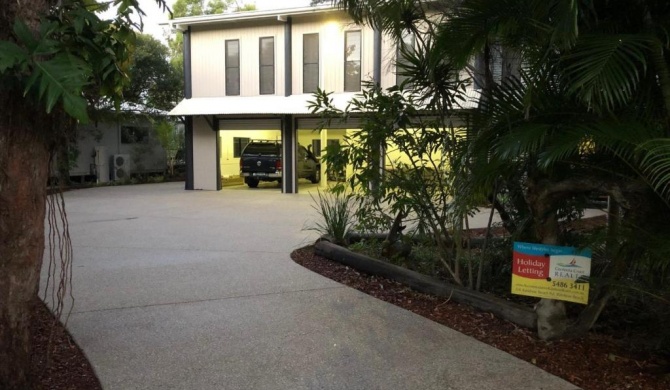 25 Naiad Court - Rainbow Shores, The Ultimate Beachside Executive Property, Air conditioned