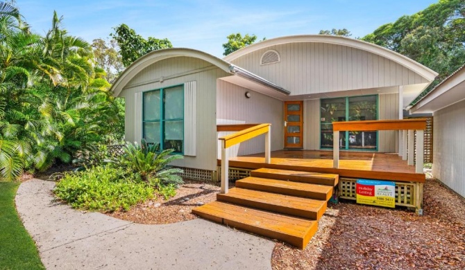 7 Belle Court - Rainbow Shores, Huge Beach House, Ducted Air Con, Pets Welcome