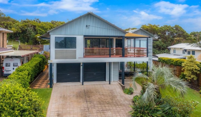 90 Cooloola Drive - Rainbow Beach, Luxury Beach House, Ocean Views