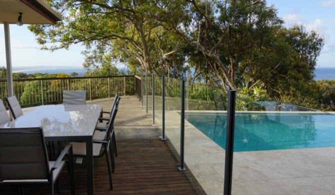 Scribbly Gums - Rainbow Beach, Ocean-front spacious home with pool