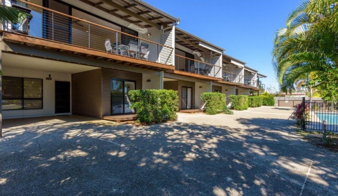 Unit 2 Rainbow Surf - Modern, double storey townhouse with large shared pool, close to beach and shops