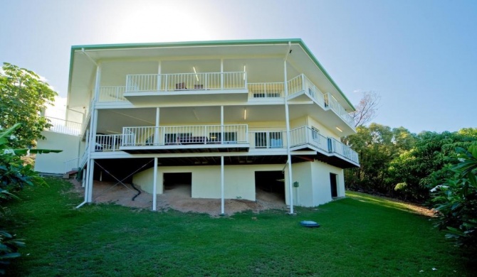 Picturesque on Passage - Shute Harbour