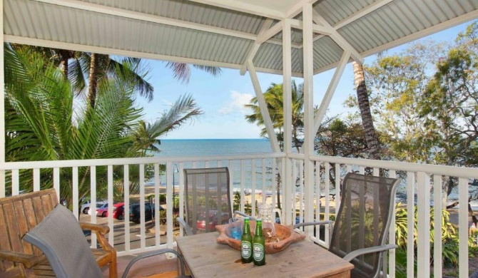 The Beach Shack 3BR Waterfront Resort, Own WIFI
