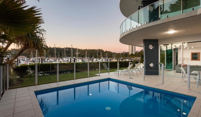 Pavillions 12 - Waterfront Spacious 4 Bedroom With Own Inground Pool And Golf Buggy