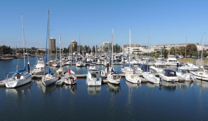 Glenelg - Marina Retreat