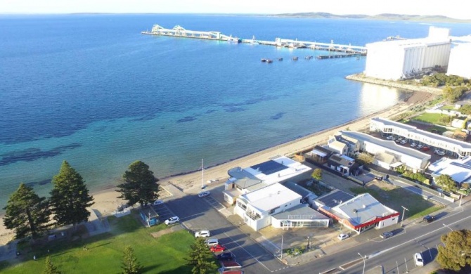 Tasman Beachside Apartment